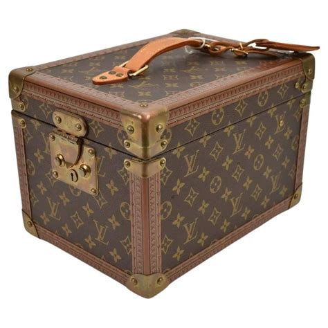 louis vuitton trunk case price.